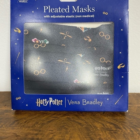 Harry Potter face mask by Vera Bradley new in box - Picture 1 of 8